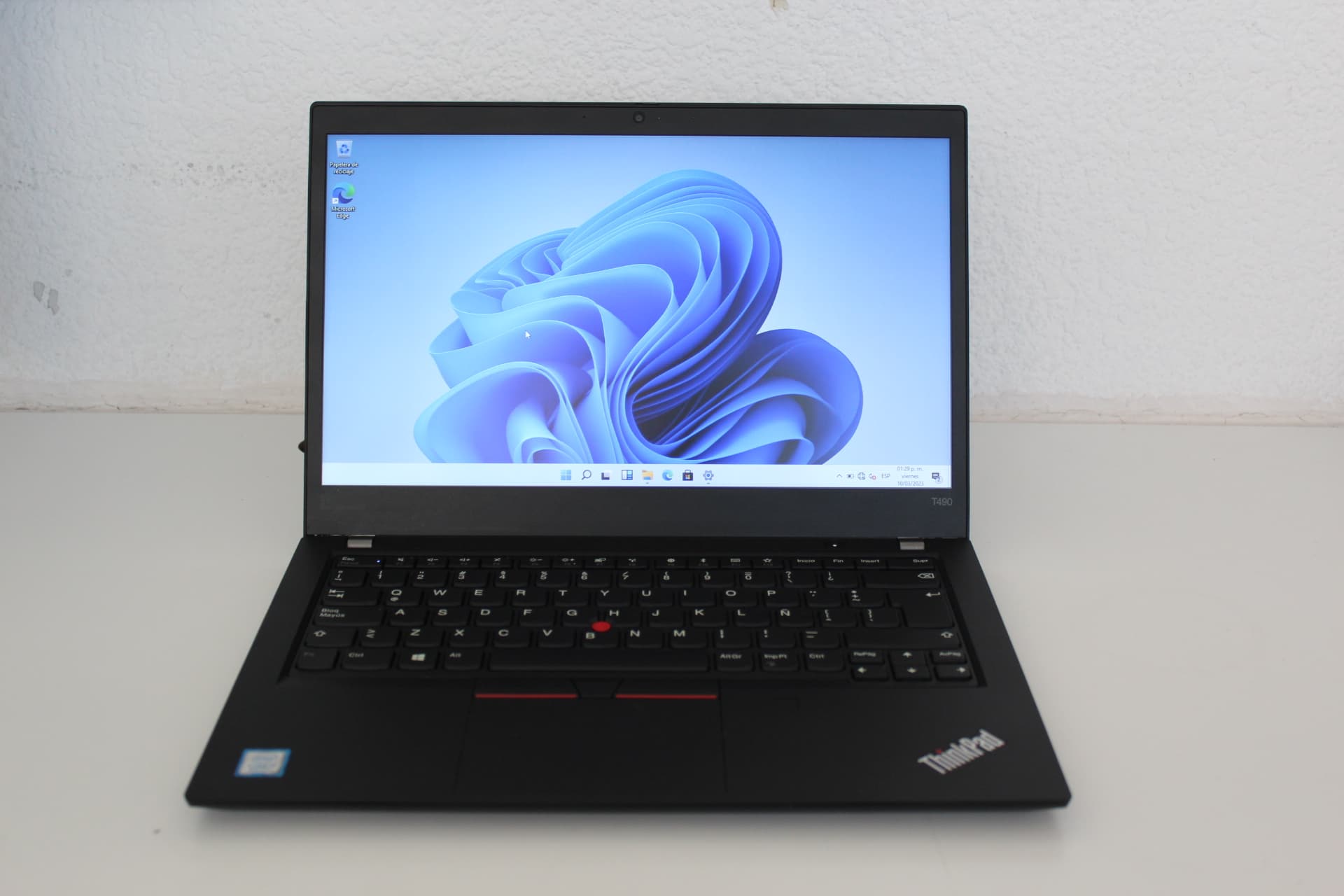 LENOVO LAPTOP THINKPAD T490 SEMI NUEVA