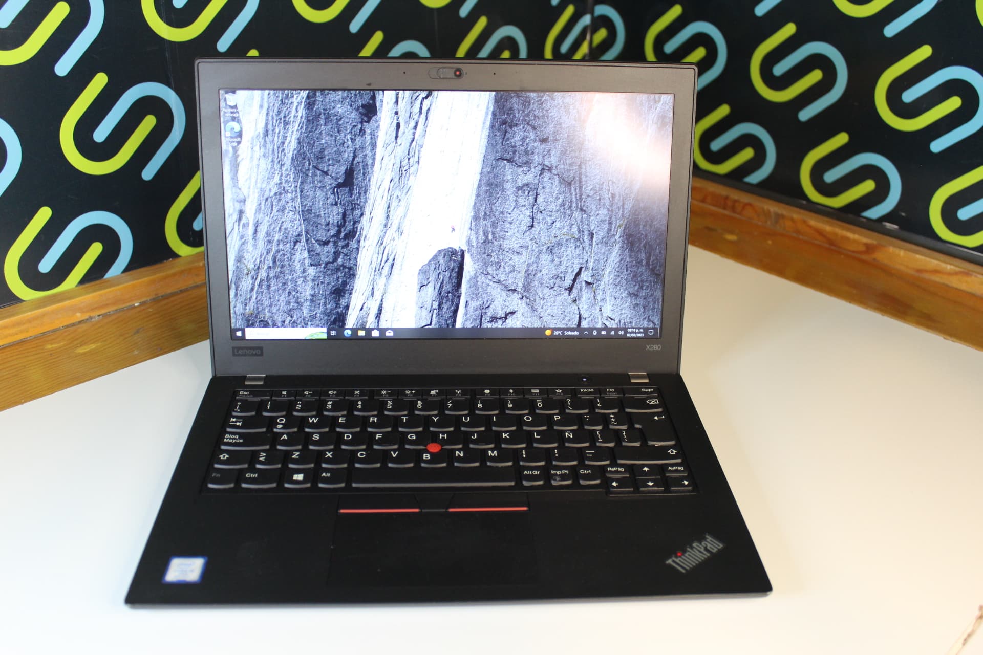 LENOVO LAPTOP THINKPAD X280 CORE I5 16GB RAM 512GB SEMI NUEVA