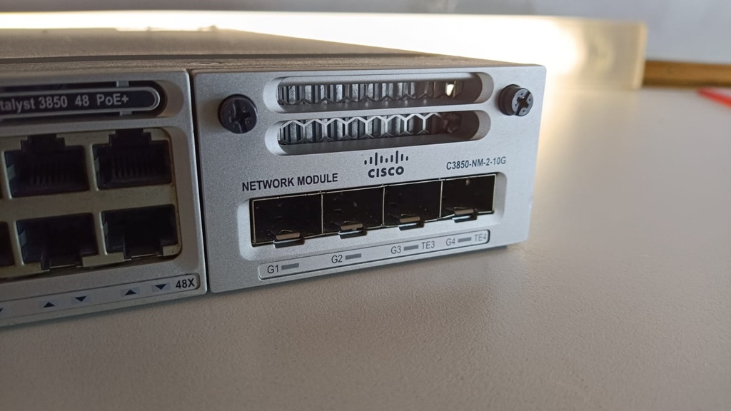 CISCO CATALYST 3800 SERIES WS-C3850-48P-L SWITCH & MÓDULO NM2-10G SEMI NUEVO