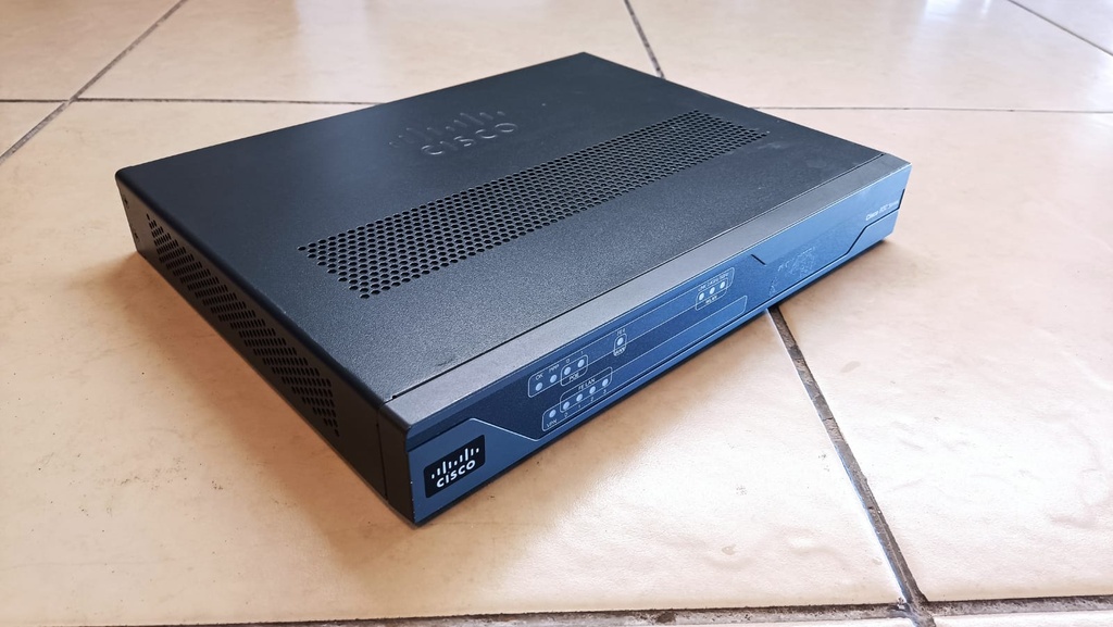 CISCO 800 SERIES 881 ROUTER SEMI NUEVO
