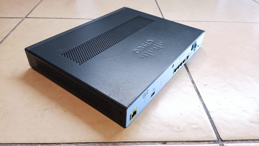 CISCO 800 SERIES 881 ROUTER SEMI NUEVO